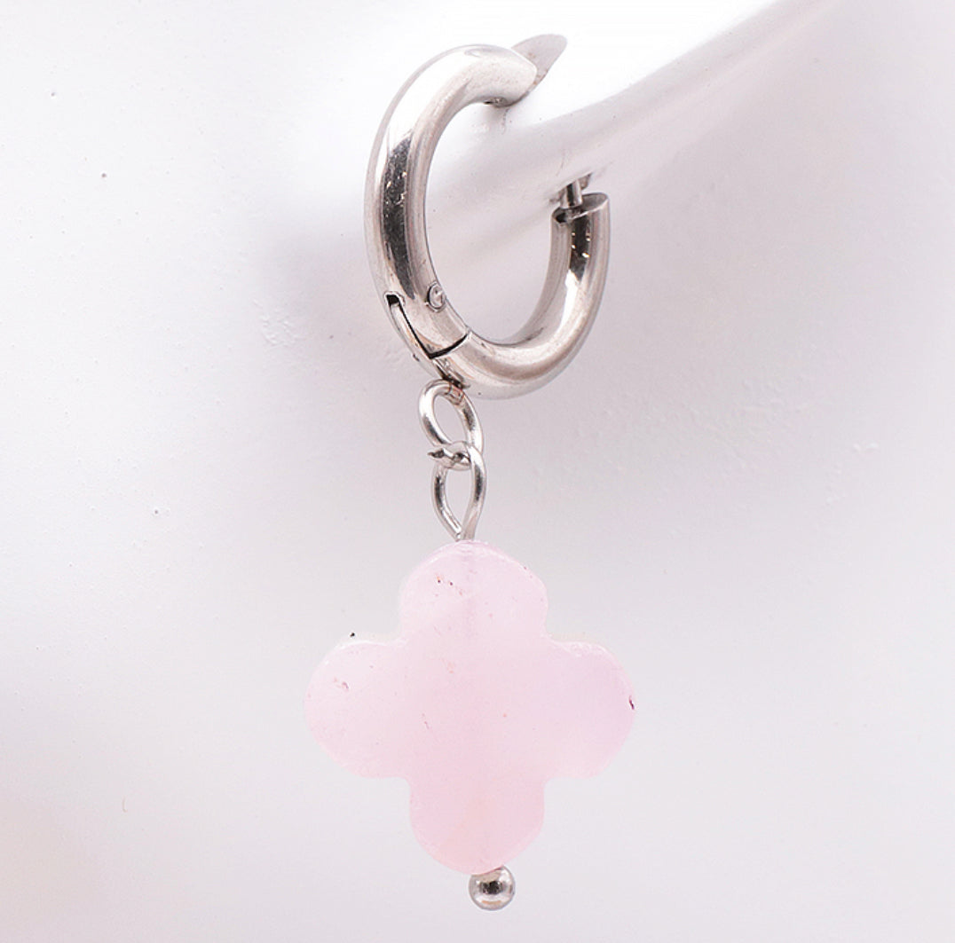 Boucles d’oreilles fleurs en quartz rose