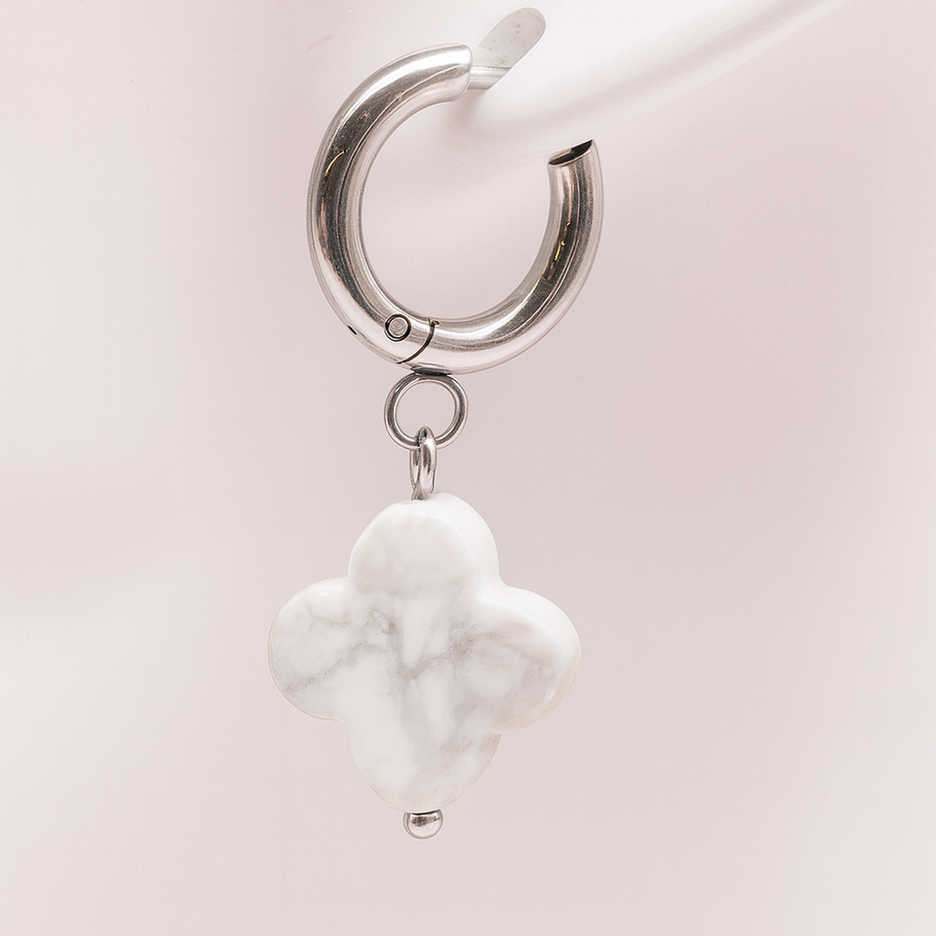 Boucles d’oreilles fleur en Howlite